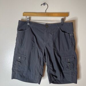 Mountain hardwear outdoor cargo shorts women’s size 10